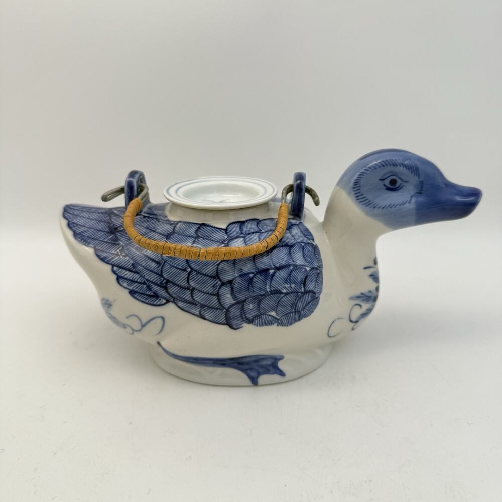 VTG Hand Painted Chinoiserie Tea Pot Duck Shaped Blue White Handle Porcelain - Picture 2 of 8